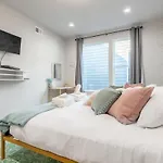 The Pink Royale By Local Holiday home Nashville