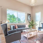 Holiday home The Pink Royale By Local *