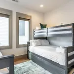 The Onyx Opal By Local Holiday home *