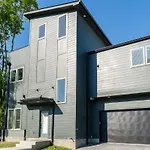 Holiday home The Pink Royale By Local Nashville