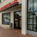 Steps From Vandy, Live Music-Downtown 9 Mins Away!