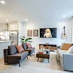 Rooftop Downtown Views - Bluebird Karaoke