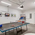 Rooftop Downtown Views - Bluebird Karaoke