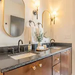 Holiday home Luxe 4br With Fire Pit Grill And Views Nashville