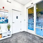 Rooftop Views Stylish Decor Nash Downtown Access