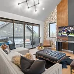 Holiday home The Modern Cowboy - Hot Tub & Rooftop On Music Row Nashville