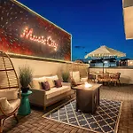 Skyline Rooftop • Game • Sonos Audio Holiday home *