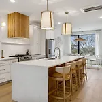 Chic Nash Townhouse Rooftop Patio And Views Holiday home Nashville