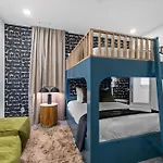 Holiday home The Modern Cowboy - Hot Tub & Rooftop On Music Row *