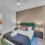 Stylish 5br Retreat W Rooftop Hot Tub