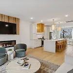 Chic Nash Townhouse Rooftop Patio And Views