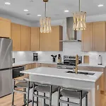 Stylish 5br Retreat W Rooftop Hot Tub