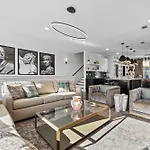 Holiday home Nash Skyline Views Rooftop With Fire Pit Grill Nashville