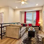 Private With Rooftop Game Near Downtown Holiday home Nashville