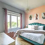 Skyline Rooftop • Game • Sonos Audio Holiday home