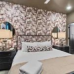 The Modern Cowboy - Hot Tub & Rooftop On Music Row * Nashville