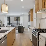 Holiday home Chic Nash Townhouse Rooftop Patio And Views
