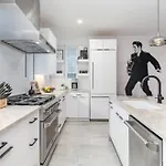Elevator With Rooftop Hot Tub & Spacious Yard Holiday home