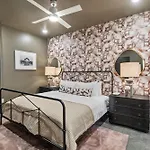 The Modern Cowboy - Hot Tub & Rooftop On Music Row Nashville