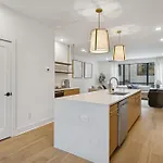 Chic Nash Townhouse Rooftop Patio And Views Nashville