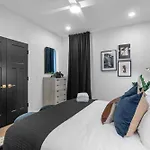 Holiday home The Modern Cowboy - Hot Tub & Rooftop On Music Row