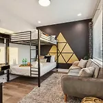 Private With Rooftop Game Near Downtown Holiday home Nashville