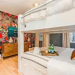 Holiday home Elevator With Rooftop Hot Tub & Spacious Yard *
