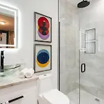Elevator With Rooftop Hot Tub & Spacious Yard Nashville