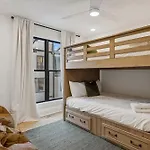 Chic Nash Townhouse Rooftop Patio And Views Holiday home *