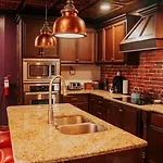 Rockstar Penthouse Speakeasy - Massive By Broadway Holiday home