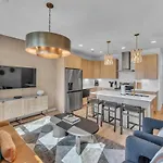 Stylish 5br Retreat W Rooftop Hot Tub * Nashville