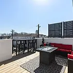 Private With Rooftop Game Near Downtown *