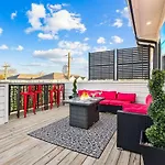 Holiday home Private With Rooftop Game Near Downtown