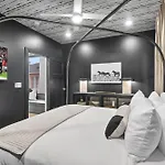 Holiday home The Modern Cowboy - Hot Tub & Rooftop On Music Row Nashville