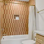 Chic Nash Townhouse Rooftop Patio And Views Holiday home Nashville