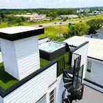 Holiday home Elevator With Rooftop Hot Tub & Spacious Yard Nashville