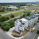 Elevator With Rooftop Hot Tub & Spacious Yard Holiday home *