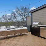 Holiday home Chic Nash Townhouse Rooftop Patio And Views *
