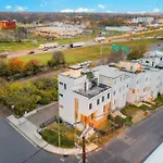 Holiday home Elevator With Rooftop Hot Tub & Spacious Yard