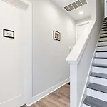 Private With Rooftop Game Near Downtown Holiday home *