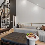 Holiday home The Modern Cowboy - Hot Tub & Rooftop On Music Row *