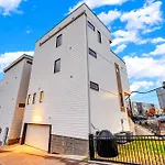 Elevator With Rooftop Hot Tub & Spacious Yard * Nashville