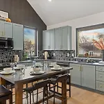 The Modern Cowboy - Hot Tub & Rooftop On Music Row Holiday home *