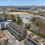 Chic Nash Townhouse Rooftop Patio And Views