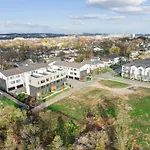 Private With Rooftop Game Near Downtown Holiday home *