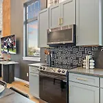 Holiday home The Modern Cowboy - Hot Tub & Rooftop On Music Row Nashville
