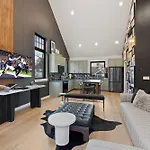 The Modern Cowboy - Hot Tub & Rooftop On Music Row Holiday home *