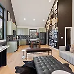 Holiday home The Modern Cowboy - Hot Tub & Rooftop On Music Row Nashville