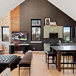The Modern Cowboy - Hot Tub & Rooftop On Music Row Holiday home Nashville