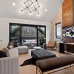 The Modern Cowboy - Hot Tub & Rooftop On Music Row